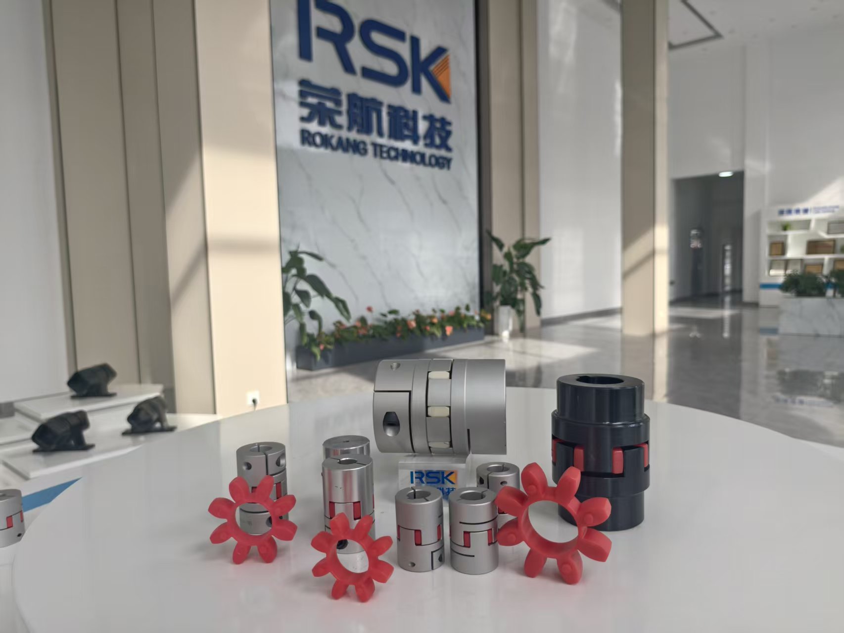 Type de pince d'accouplements d'arbre flexibles de mâchoire/araignée d'alliage d'aluminium de haute résistance d'oem de RSK-CPFC pour la Transmission de moteur